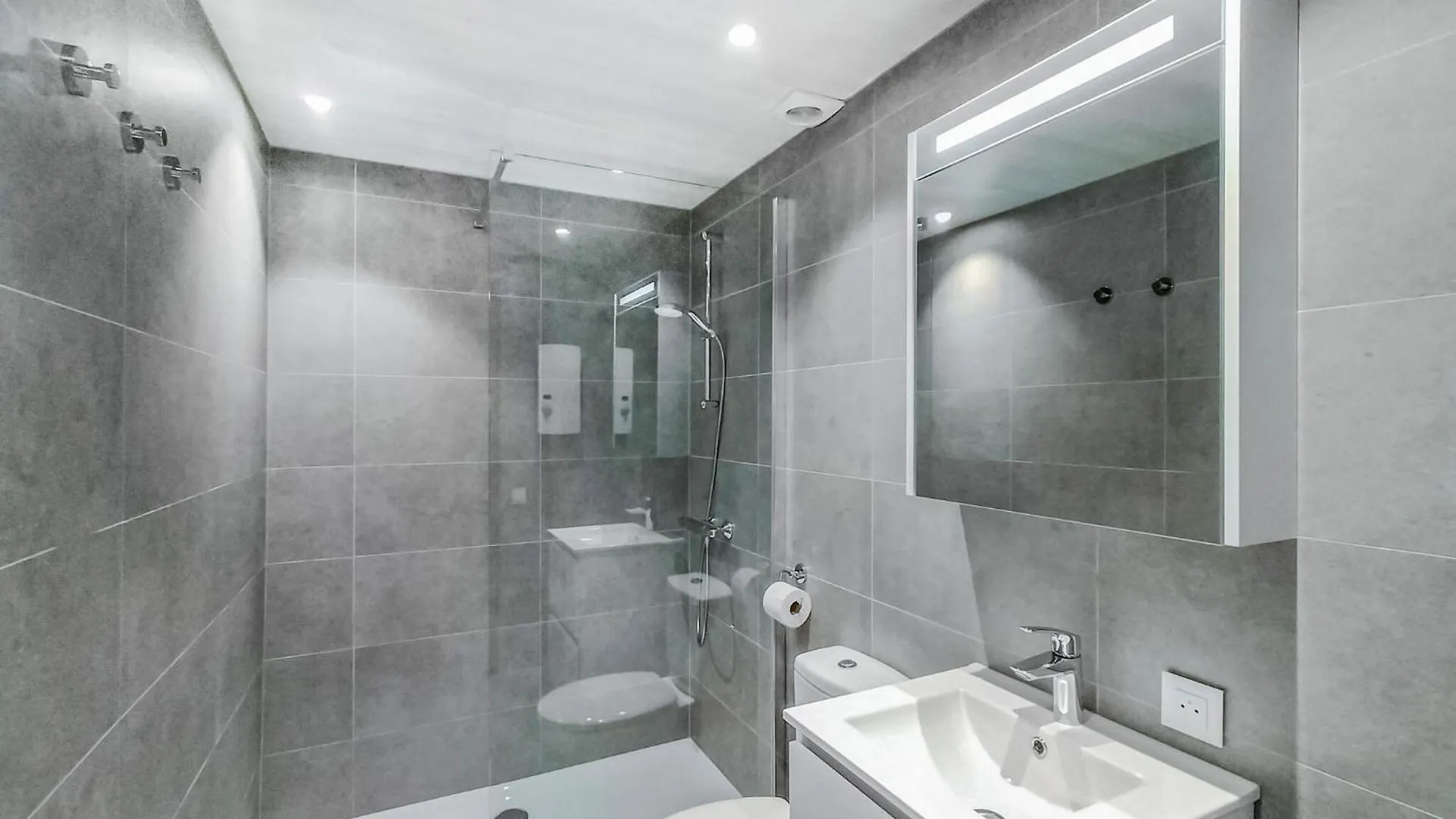Gorgeous Apartment In Bredene With Kitchen
